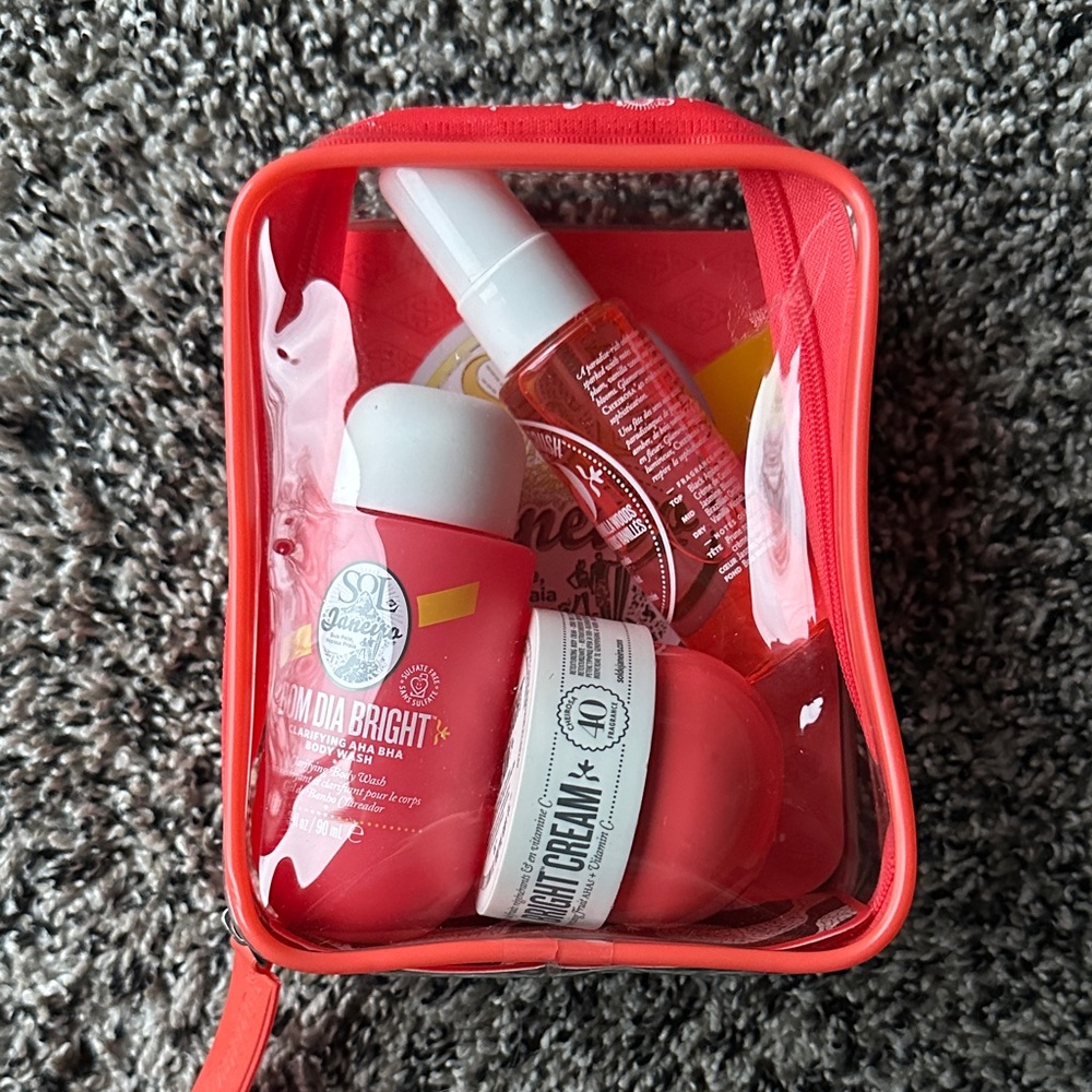 Ipanema Red Jet Set Travel Kit
